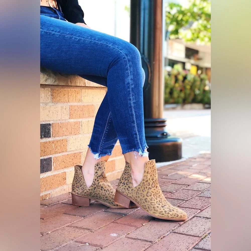Coconuts by Matisse 6.5 Boho Pronto Side Cut Ankle Boot Bootie Tan Leopard Suede